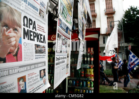 Thessaloniki, Griechenland. 9. Oktober 2012. Gewerkschaften und Oppositionsparteien im hoch verschuldeten Griechenland organisieren Demonstrationen im nördlichen Griechenland Stadt von Thessaloniki zum protest gegen einen geplanten 6-Stunden-Besuch von Bundeskanzlerin Angela Merkel heute in Athen. Bildnachweis: Konstantinos Tsakalidis / Alamy Live News Stockfoto