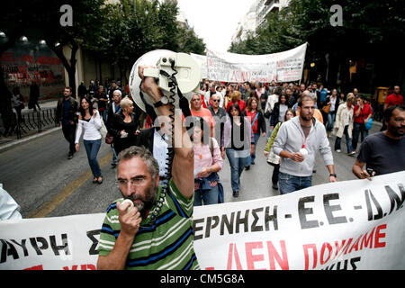 Thessaloniki, Griechenland. 9. Oktober 2012. Gewerkschaften und Oppositionsparteien im hoch verschuldeten Griechenland organisieren Demonstrationen im nördlichen Griechenland Stadt von Thessaloniki zum protest gegen einen geplanten 6-Stunden-Besuch von Bundeskanzlerin Angela Merkel heute in Athen. Bildnachweis: Konstantinos Tsakalidis / Alamy Live News Stockfoto