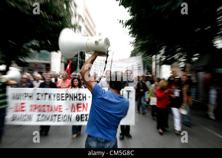 Thessaloniki, Griechenland. 9. Oktober 2012. Gewerkschaften und Oppositionsparteien im hoch verschuldeten Griechenland organisieren Demonstrationen im nördlichen Griechenland Stadt von Thessaloniki zum protest gegen einen geplanten 6-Stunden-Besuch von Bundeskanzlerin Angela Merkel heute in Athen. Bildnachweis: Konstantinos Tsakalidis / Alamy Live News Stockfoto