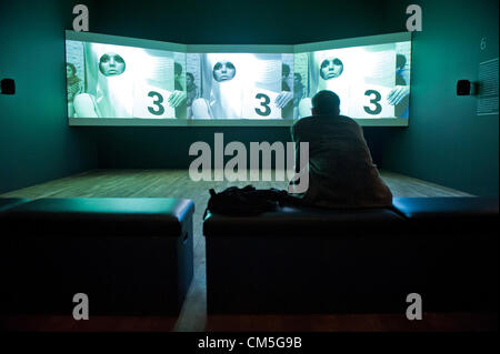 London, UK. 8. Oktober 2012. Tate Modern neue Ausstellung der Arbeiten von William Klein (Arbeit abgebildet) + Daido Moriyama (10. Oktober 2012 – 20. Januar 2013), mit der Arbeit von zwei berühmten lebenden Fotografen.  Tate Modern, London, uk, 8. Oktober 2012. Stockfoto