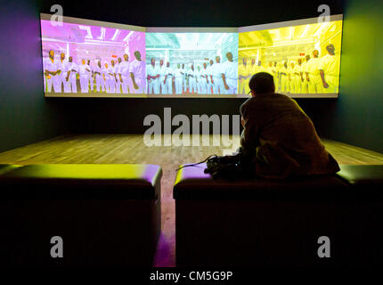 London, UK. 8. Oktober 2012. Tate Modern neue Ausstellung der Arbeiten von William Klein (Arbeit abgebildet) + Daido Moriyama (10. Oktober 2012 – 20. Januar 2013), mit der Arbeit von zwei berühmten lebenden Fotografen.  Tate Modern, London, uk, 8. Oktober 2012. Stockfoto