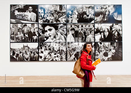 London, UK. 8. Oktober 2012. Tate Modern neue Ausstellung der Arbeiten von William Klein (Arbeit abgebildet) + Daido Moriyama (10. Oktober 2012 – 20. Januar 2013), mit der Arbeit von zwei berühmten lebenden Fotografen.  Tate Modern, London, uk, 8. Oktober 2012. Stockfoto