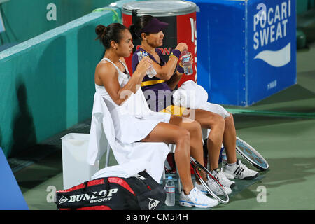 Osaka, Japan. (L, R) Heather Watson (GBR), Kimiko Date Krumm (JPN), 9. Oktober 2012 - Tennis: HP Japan Frauen Open Tennis 2012, entsprechen Damendoppel zunächst rund um Utsubo Tennis Center, Osaka, Japan.  (Foto von Akihiro Sugimoto/AFLO SPORT) [1080] Stockfoto