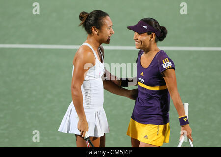 Osaka, Japan. (L, R) Heather Watson (GBR), Kimiko Date Krumm (JPN), 9. Oktober 2012 - Tennis: HP Japan Frauen Open Tennis 2012, entsprechen Damendoppel zunächst rund um Utsubo Tennis Center, Osaka, Japan.  (Foto von Akihiro Sugimoto/AFLO SPORT) [1080] Stockfoto