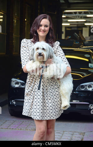 ASHLEIGH & PUDSEY BESUCH ITV STUDIOS PROGRAMMIEREN HEUTE MORGEN UM BUCH ZU FÖRDERN. ITV Studios Kent House oberen Boden London UK SE1 9LT 10. Oktober 2012 Stockfoto