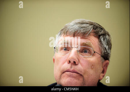 10. Oktober 2012 bezeugt - Washington, District Of Columbia, USA - Unterstaatssekretär für Management PATRICK KENNEDY vor House Oversight and Government Reform Committee im Rahmen einer Anhörung mit Schwerpunkt auf die Sicherheitslage in Benghazi im Vorfeld der 11.September Angriff, der die Ermordung von US-Botschafter in Libyen J. Christopher Stevens geführt. (Bild Kredit: Pete Marovich/ZUMAPRESS.com ©) Stockfoto