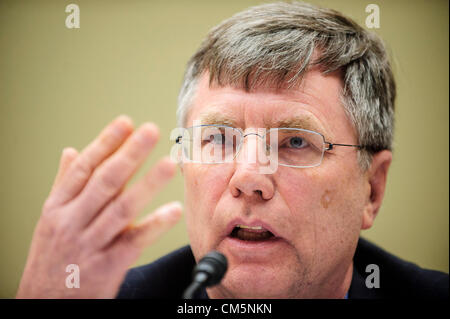 10. Oktober 2012 bezeugt - Washington, District Of Columbia, USA - Unterstaatssekretär für Management PATRICK KENNEDY vor House Oversight and Government Reform Committee im Rahmen einer Anhörung mit Schwerpunkt auf die Sicherheitslage in Benghazi im Vorfeld der 11.September Angriff, der die Ermordung von US-Botschafter in Libyen J. Christopher Stevens geführt. (Bild Kredit: Pete Marovich/ZUMAPRESS.com ©) Stockfoto