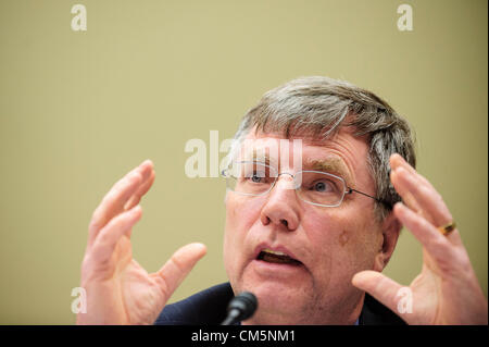 10. Oktober 2012 bezeugt - Washington, District Of Columbia, USA - Unterstaatssekretär für Management PATRICK KENNEDY vor House Oversight and Government Reform Committee im Rahmen einer Anhörung mit Schwerpunkt auf die Sicherheitslage in Benghazi im Vorfeld der 11.September Angriff, der die Ermordung von US-Botschafter in Libyen J. Christopher Stevens geführt. (Bild Kredit: Pete Marovich/ZUMAPRESS.com ©) Stockfoto