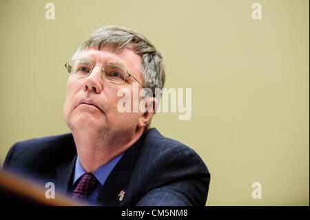 10. Oktober 2012 bezeugt - Washington, District Of Columbia, USA - Unterstaatssekretär für Management PATRICK KENNEDY vor House Oversight and Government Reform Committee im Rahmen einer Anhörung mit Schwerpunkt auf die Sicherheitslage in Benghazi im Vorfeld der 11.September Angriff, der die Ermordung von US-Botschafter in Libyen J. Christopher Stevens geführt. (Bild Kredit: Pete Marovich/ZUMAPRESS.com ©) Stockfoto