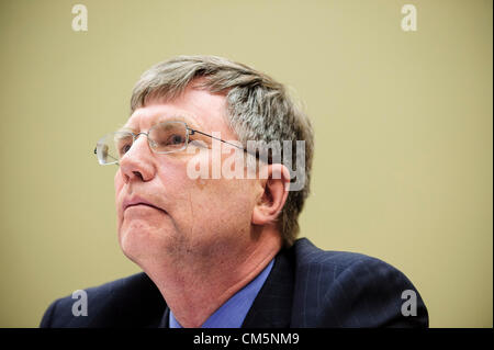 10. Oktober 2012 bezeugt - Washington, District Of Columbia, USA - Unterstaatssekretär für Management PATRICK KENNEDY vor House Oversight and Government Reform Committee im Rahmen einer Anhörung mit Schwerpunkt auf die Sicherheitslage in Benghazi im Vorfeld der 11.September Angriff, der die Ermordung von US-Botschafter in Libyen J. Christopher Stevens geführt. (Bild Kredit: Pete Marovich/ZUMAPRESS.com ©) Stockfoto