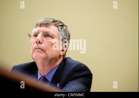 10. Oktober 2012 bezeugt - Washington, District Of Columbia, USA - Unterstaatssekretär für Management PATRICK KENNEDY vor House Oversight and Government Reform Committee im Rahmen einer Anhörung mit Schwerpunkt auf die Sicherheitslage in Benghazi im Vorfeld der 11.September Angriff, der die Ermordung von US-Botschafter in Libyen J. Christopher Stevens geführt. (Bild Kredit: Pete Marovich/ZUMAPRESS.com ©) Stockfoto