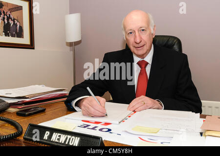 10.12.2012, öffnet Belfast - Robin Newton MLA (DUP) seine neue Wahlkreisbüro in Belfast Stockfoto