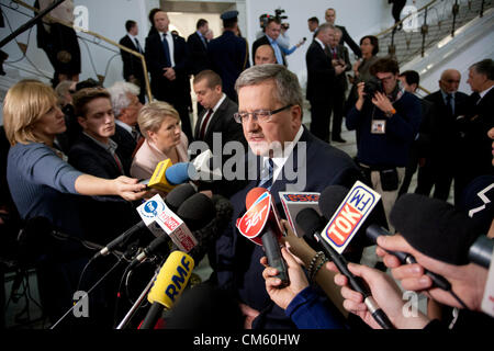 12. Oktober 2012. Warschau, Polen. Aussetzen des Premierministers und Vertrauensbeweis für die gegenwärtige Regierung im Parlament (Sejm). Auf dem Bild - Bronislaw Komorowski - Präsident von Polen Stockfoto