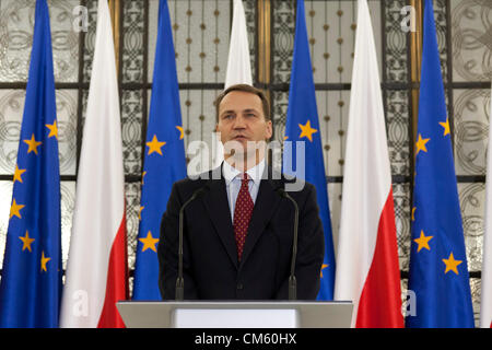 12. Oktober 2012. Warschau, Polen. Aussetzen des Premierministers und Vertrauensbeweis für die gegenwärtige Regierung im Parlament (Sejm). Auf der Bild - Aussage von Radoslaw Sikorski - Minister für Foregin Angelegenheiten Stockfoto