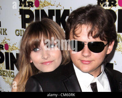 11. Oktober 2012 - Los Angeles, Kalifornien, USA - 14 jährige PARIS JACKSON zusammen mit Bruder PRINCE JACKSON besuchen Mr Pink Ginseng trinken Launch Party im Beverly Wilshire Hotel. (Kredit-Bild: © TLeopold/Globe Photos/ZUMAPRESS.com) Stockfoto