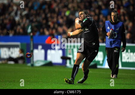 Freitag, 12. Oktober 2012 im Bild: Dan Biggar der Fischadler Re: Heineken Cup, Fischadler V Benetton Treviso in der Liberty Stadium, SWansea, Südwales. Stockfoto