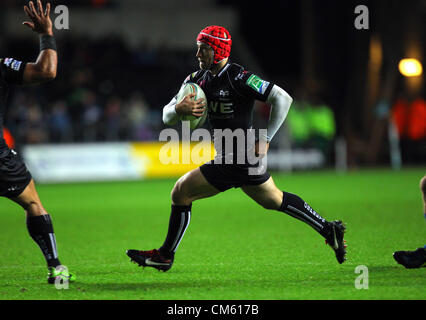 Freitag, 12. Oktober 2012 im Bild: Richard Fussell der der Fischadler.  Re: Heineken Cup, Fischadler V Benetton Treviso in der Liberty Stadium, SWansea, Südwales. Stockfoto