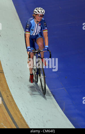 Annette Williams (USA) gewinnt die Frauen 45 + Altersgruppe 15 km Punkterennen auf der 2012 UCI Track Masters-Weltmeisterschaften in Manchester, UK 13.10.2012 statt Stockfoto