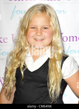 13. Oktober 2012 statt - Los Angeles, Kalifornien, USA - Allie Carlton besucht die Mädchen sind es Wert es Stiftung auf Stufe 3 bei Hollywood & Highland in Hollywood, Kalifornien am 13. Oktober 2012. 2012 (Kredit-Bild: © D. Long/Globe Photos/ZUMAPRESS.com) Stockfoto
