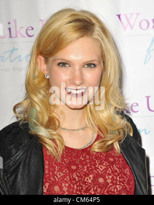 13. Oktober 2012 statt - Los Angeles, Kalifornien, USA - Claudia Lee besucht die Mädchen sind es Wert es Stiftung auf Stufe 3 bei Hollywood & Highland in Hollywood, Kalifornien am 13. Oktober 2012. 2012 (Kredit-Bild: © D. Long/Globe Photos/ZUMAPRESS.com) Stockfoto