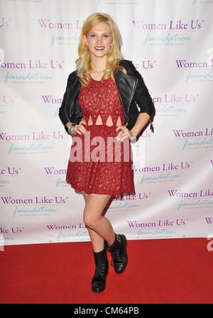 13. Oktober 2012 statt - Los Angeles, Kalifornien, USA - Claudia Lee besucht die Mädchen sind es Wert es Stiftung auf Stufe 3 bei Hollywood & Highland in Hollywood, Kalifornien am 13. Oktober 2012. 2012 (Kredit-Bild: © D. Long/Globe Photos/ZUMAPRESS.com) Stockfoto