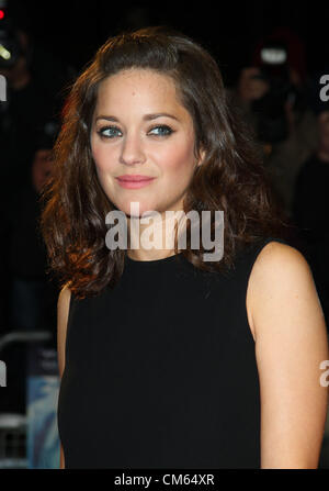 MARION COTILLARD ROST UND KNOCHEN. PREMIER. 56. BFI LONDON FILMFESTIVAL. LONDON ENGLAND UK 13. Oktober 2012 Stockfoto