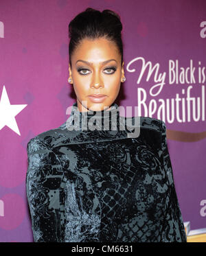 13. Oktober 2012 - Bronx, New York, USA - LALA ANTHONY, bei der Aufzeichnung der, 2012 Black Girls Rock Show, die an das berühmte The Loews Paradies-Theater stattfand. Gegründet von Star DJ und Philanthrop, Beverly Bond, schwarze GIRLS ROCK! Âª widmet sich der Förderung der positive Bilder von Frauen der Farbe in den Massenmedien. (Bild Kredit: Ricky Fitchett/ZUMAPRESS.com ©) Stockfoto