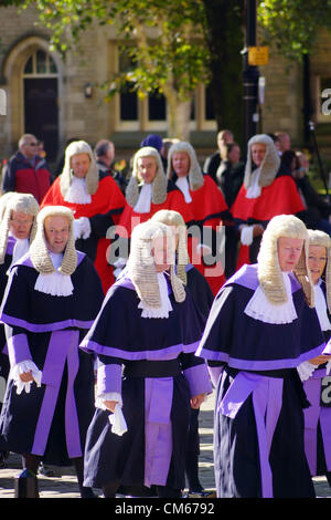 York, UK. 14. Oktober 2012. Richter, Anwälte und Vertreter der Rechtsgemeinschaft verarbeitet durch York heute um das Münster für den jährlichen juristischen Dienst für den Nord-östlichen Gerichtsbezirk zu Beginn des Kalenderjahres zu markieren Stockfoto