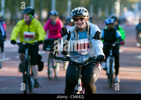 14. Oktober 2012, des Prinzen Vertrauen Palast zu Palast Charity Radtour, The Mall, London, UK Stockfoto