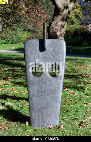 Pferd eine Skulptur von William Turnbull auf der Frieze Art Fair 2012, Regents Park, London, UK. Stockfoto