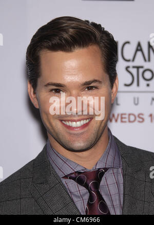 13. Oktober 2012 - Hollywood, Kalifornien, USA - Andrew Rannells kommt zur Premiere des FX "American Horror Story: Asyl" im Studio Paramount Theater. (Kredit-Bild: © Lisa O'Connor/ZUMAPRESS.com) Stockfoto