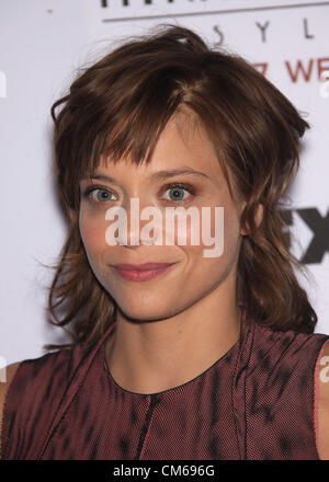 13. Oktober 2012 - Hollywood, Kalifornien, USA - Lizzie Brochere kommt zur Premiere des FX "American Horror Story: Asyl" im Studio Paramount Theater. (Kredit-Bild: © Lisa O'Connor/ZUMAPRESS.com) Stockfoto