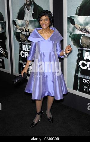 16. Oktober 2012 - Hollywood, Kalifornien, USA - Cicely Tyson während der Premiere des neuen Films von Summit Entertainment ALEX CROSS, statt im Arclight Cinerama Dome, am 15. Oktober 2012, in Los Angeles. (Kredit-Bild: © Michael Germana/Globe Photos/ZUMAPRESS.com) Stockfoto