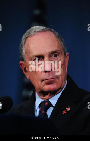 Manhattan, New York, USA. 17. Oktober 2012. Bürgermeister MICHAEL BLOOMBERG kündigt Änderungen an der Stadt Hauptstadt Engagement Vierjahresplan arbeiten an mehr als $ 1 Milliarde der kritischen Infrastruktur-Projekte in der ganzen Stadt auf Pressekonferenz in das blaue Zimmer im Rathaus, 17. Oktober 2012 beschleunigt. (Bild Kredit: Bryan Smith/ZUMAPRESS.com ©) Stockfoto