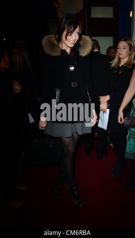 17. Oktober 2012: Daisy Lowe posiert für Fotos in der Presse-Nacht für "Looserville" statt am Garrick Theatre, London, UK. Stockfoto