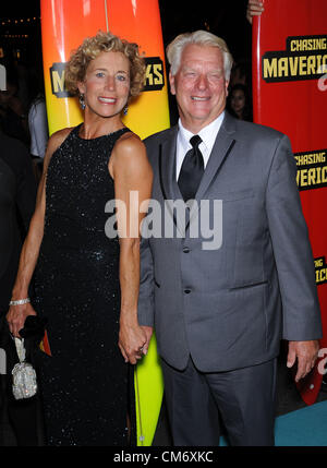 18. Oktober 2012 kommt - Los Angeles, Kalifornien, USA - frostige Hesson & Frau für die Premiere des Films "Chasing Mavericks" an der pazifischen Theater im The Grove. (Kredit-Bild: © Lisa O'Connor/ZUMAPRESS.com) Stockfoto