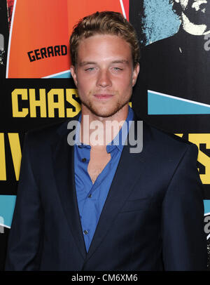 18. Oktober 2012 kommt - Los Angeles, Kalifornien, USA - Jonny Weston für die Premiere des Films "Chasing Mavericks" an der pazifischen Theater im The Grove. (Kredit-Bild: © Lisa O'Connor/ZUMAPRESS.com) Stockfoto