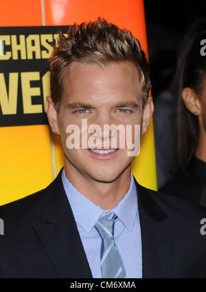 18. Oktober 2012 - kommt Los Angeles, Kalifornien, USA - Taylor Handley für die Premiere des Films "Chasing Mavericks" an der pazifischen Theater im The Grove. (Kredit-Bild: © Lisa O'Connor/ZUMAPRESS.com) Stockfoto