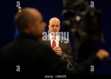 Brüssel, 19. Oktober 2012. Fredrik Reinfeldt, Premierminister von Schweden gibt eine Pressekonferenz in den frühen Morgenstunden des Freitag Vormittag auf der Tagung des Europäischen Rates in Brüssel, Justus-Lipsius-Gebäude. Foto: Jeff Gilbert. 19.10.2012. Brüssel, Belgien. Stockfoto