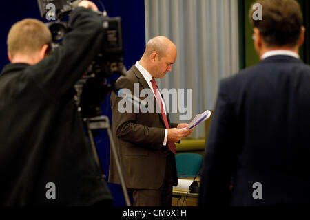 Brüssel, Brüssel, 19. Oktober 2012. Fredrik Reinfeldt, Premierminister von Schweden gibt eine Pressekonferenz in den frühen Morgenstunden des Freitag Vormittag auf der Tagung des Europäischen Rates in Brüssel, Justus-Lipsius-Gebäude. Foto: Jeff Gilbert. 19.10.2012. Brüssel, Belgien. Stockfoto