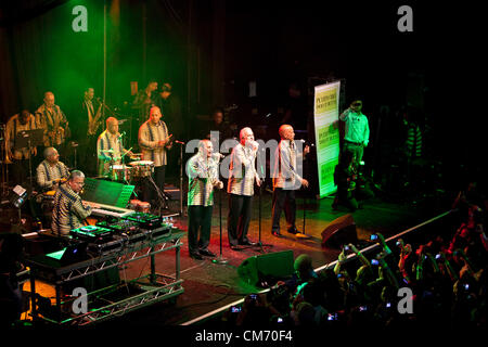 El Gran Combo de Puerto Rico, berühmten Puerto-Ricanischen Salsa-Orchester feiert sein 50-jähriges bestehen in elektrische Brixton, London, England - Donnerstag, 18. Oktober 2012. Stockfoto