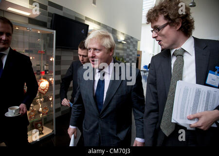 Der Londoner Bürgermeister Boris Johnson besucht Pimlico Akademie bekanntgebende Pläne zu London ein weltweit führendes Unternehmen in der Ausbildung. Stockfoto