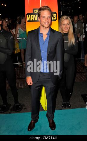 Los Angeles, Kalifornien. 18. Oktober 2012. Jonny Weston im Ankunftsbereich für Jagd MAVERICKS Premiere, Pacific The Grove Stadion 14, Los Angeles, CA 18. Oktober 2012. Foto von: Dee Cercone/Everett Collection Stockfoto