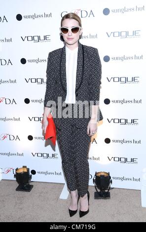 New York, USA. 18. Oktober 2012. Emma Roberts im Ankunftsbereich für Luxottica und CFDA starten der 3rd Annual Design Serie für Vogue Eyewear, Sunglass Hut NYC Flaggschiff, New York, NY 18. Oktober 2012. Foto von: Andres Otero/Everett Collection Stockfoto