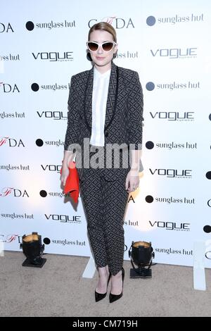New York, USA. 18. Oktober 2012. Emma Roberts im Ankunftsbereich für Luxottica und CFDA starten der 3rd Annual Design Serie für Vogue Eyewear, Sunglass Hut NYC Flaggschiff, New York, NY 18. Oktober 2012. Foto von: Andres Otero/Everett Collection Stockfoto