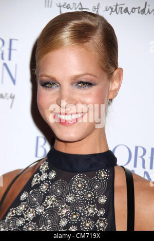 18. Oktober 2012 - New York, New York, USA - Model ERIN HEATHERTON besucht die Bergdorf Goodman 111. Jubiläums-Party im The Plaza statt. (Bild Kredit: Nancy Kaszerman/ZUMAPRESS.com ©) Stockfoto