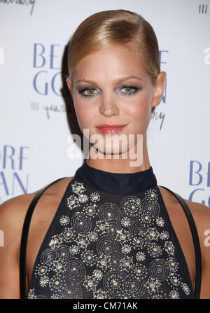 18. Oktober 2012 - New York, New York, USA - Model ERIN HEATHERTON besucht die Bergdorf Goodman 111. Jubiläums-Party im The Plaza statt. (Bild Kredit: Nancy Kaszerman/ZUMAPRESS.com ©) Stockfoto