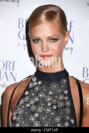 18. Oktober 2012 - New York, New York, USA - Model ERIN HEATHERTON besucht die Bergdorf Goodman 111. Jubiläums-Party im The Plaza statt. (Bild Kredit: Nancy Kaszerman/ZUMAPRESS.com ©) Stockfoto