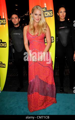 Los Angeles, Kalifornien. 18. Oktober 2012. Leven Rambin im Ankunftsbereich für Jagd MAVERICKS Premiere, Pacific The Grove Stadion 14, Los Angeles, CA 18. Oktober 2012. Foto von: Elizabeth Goodenough/Everett Collection Stockfoto