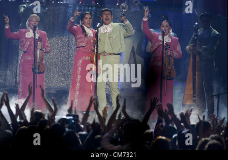 18. Oktober 2012 führt - Los Angeles, Kalifornien, USA - Mariachi Sol de Mexico auf der Premios Billboard De La Musica Mexica im Shrine Auditorium am Donnerstag, 18. Oktober 2012 in Los Angeles, Kalifornien. . ARMANDO ARORIZO (Kredit-Bild: © Armando Arorizo/Prensa Internacional/ZUMAPRESS.com) Stockfoto